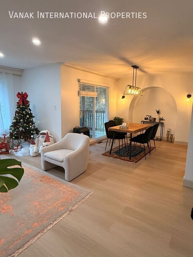 Photo - Fully Renovated 2 Bed ? 2 Bath Upper Suite