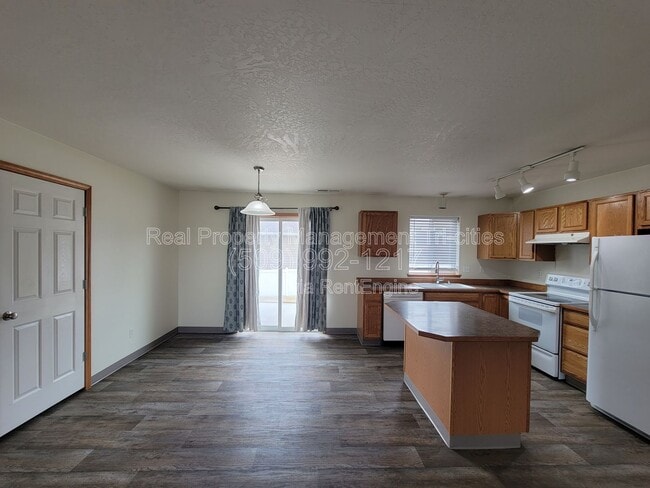 Photo - 6321 Thistledown Dr