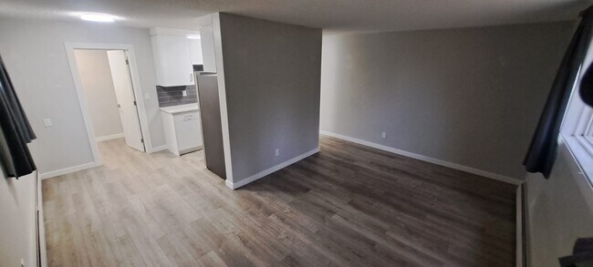 Building Photo - 8303-100 100 St NW Unit 3