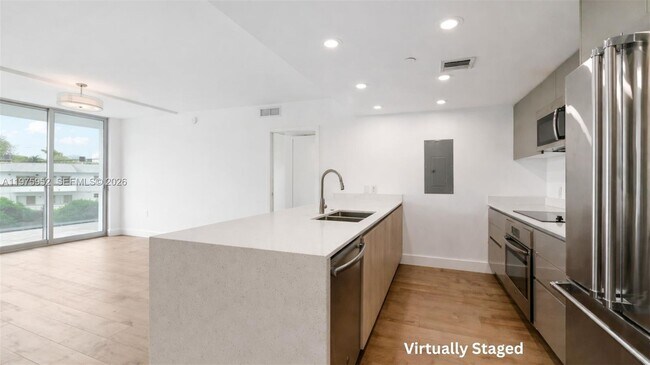 Building Photo - 13800 Highland Dr Unit 202