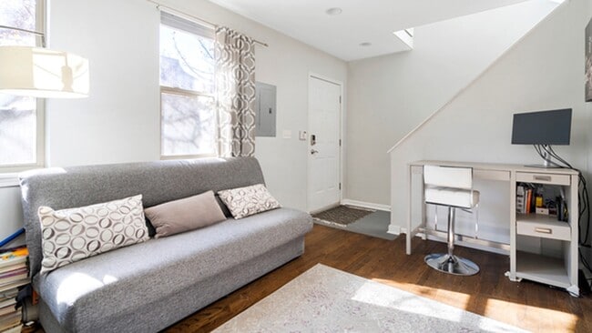 Photo - 720 W Evergreen Ave