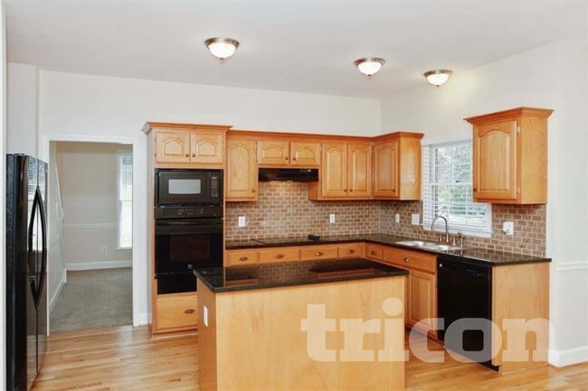 Photo - 105 Saddlebridge Ln