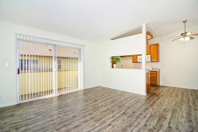 Las Flores Apartments