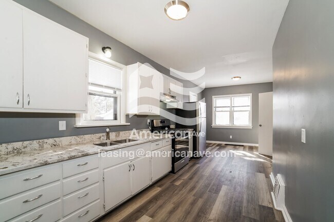 Photo - 204 E Thrush Ave