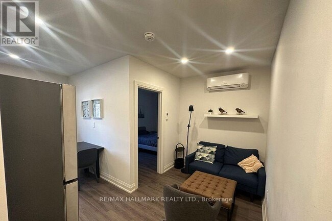 595 St Clair Ave W Unit 4