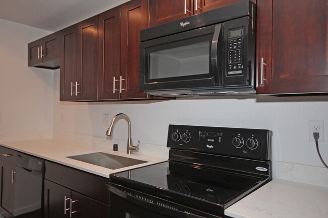 Photo - Three Blocks from the Light Rail Unidad 128