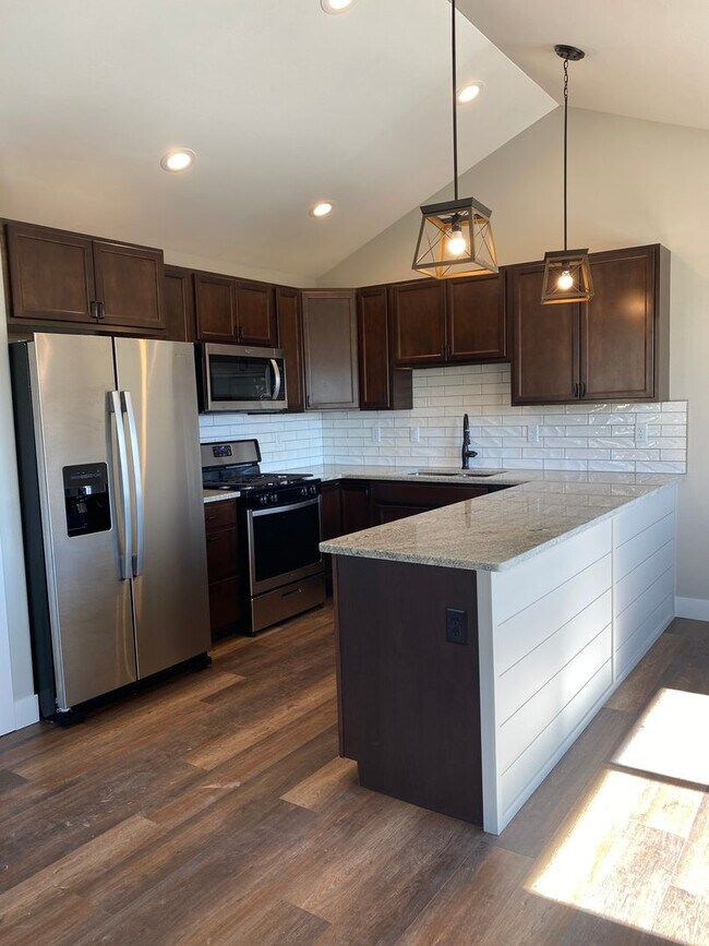 Three Bedroom Two and One Half Bath Duplex... Casa Casas en Alquiler