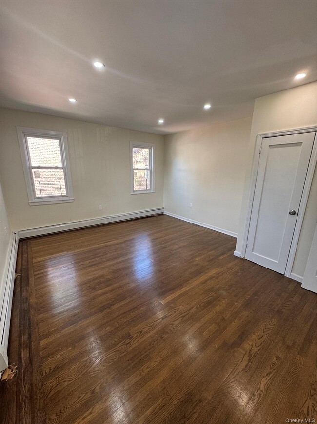Photo - 1054 Lydig Ave