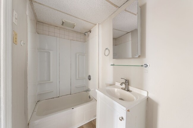 Building Photo - 39 Wall St Unit 7