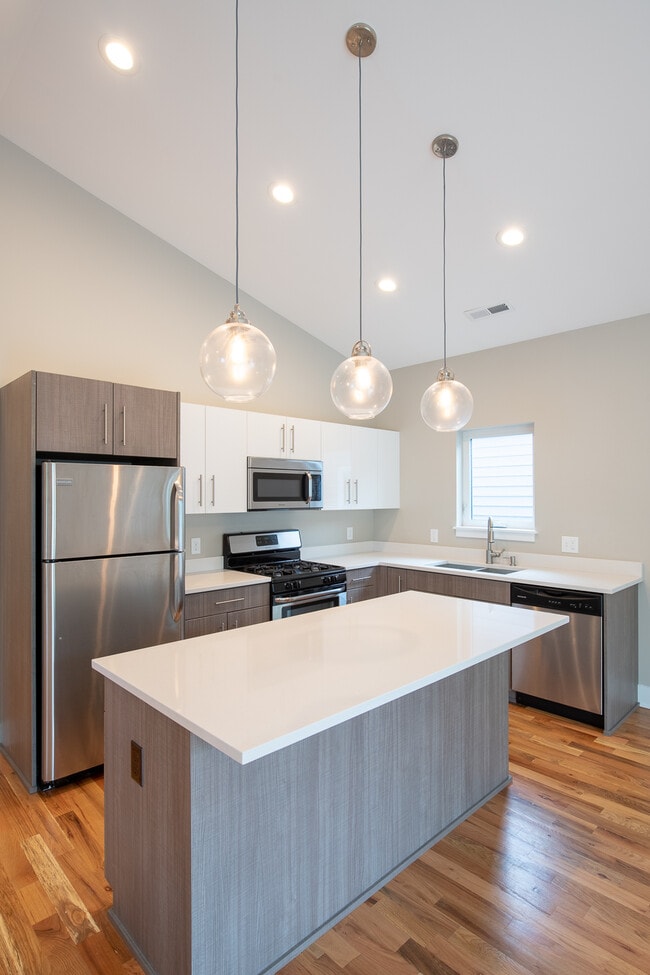 Photo - 1614 E Belleview Pl Unit Upper