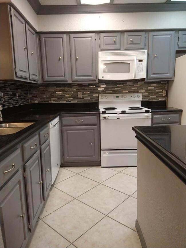 Photo - 1108 Harwell Dr Unit Cloisters Condominuns