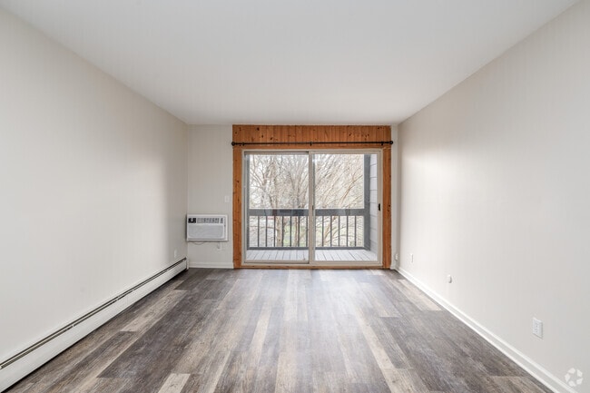 2BR, 1BA - 750SF - Living Room