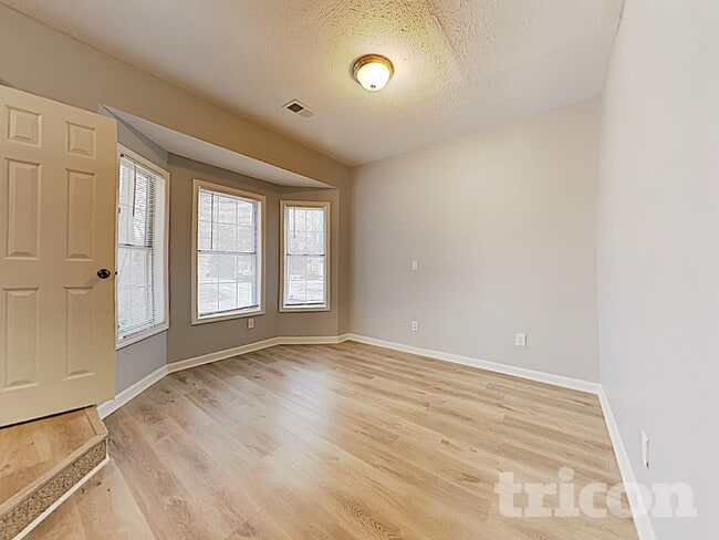 5221 Oaktree Trail