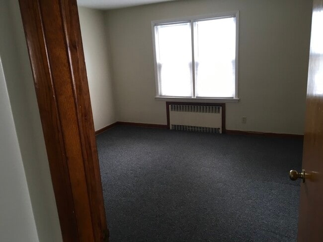bed rm 12x12 both the same - 207 Garfield Ave Unit 207 Garfield Ave. Bpt CT.