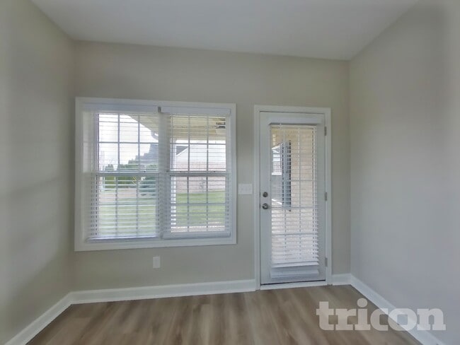 Photo - 1015 Golf View Way