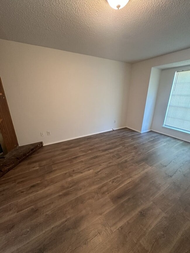 Photo - Freshly Renovated - 2 Bedroom | Pet Friendly