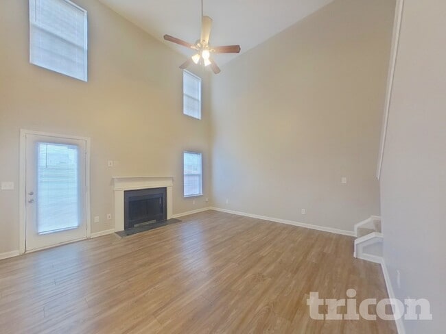 Photo - 920 Grass Hollow Ct