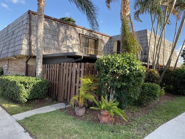 Photo - 1011 Springdale Cir