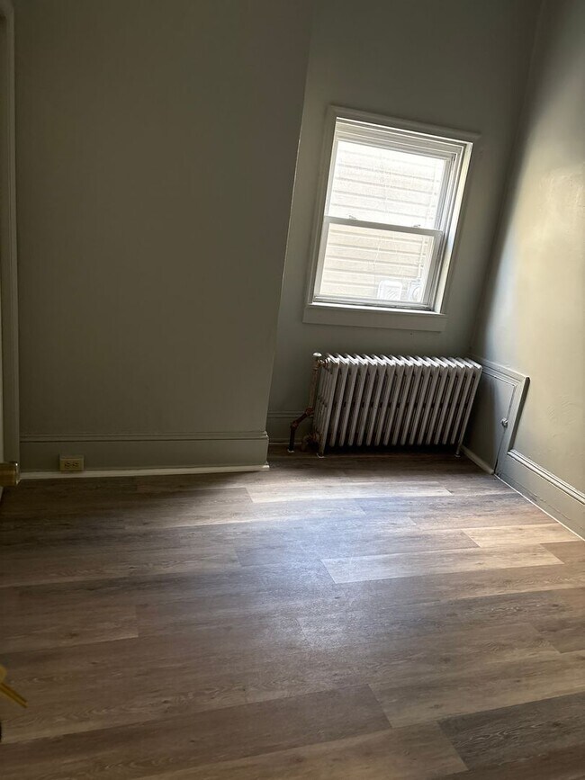 Photo - 1st Floor 2 Bedroom Apartment-York City SD
