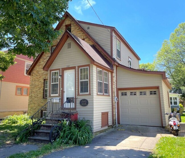 Building Photo - 104 S Randall Ave Rental
