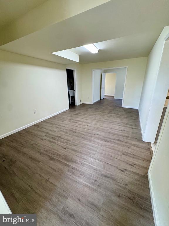 Photo - 1040 Springhill Way