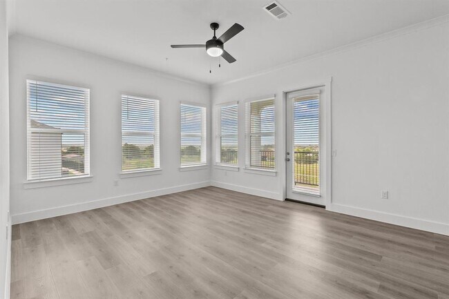 Photo - 1664 Hillside Terrace