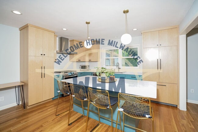 Building Photo - 8233 W Chestnut St Rental