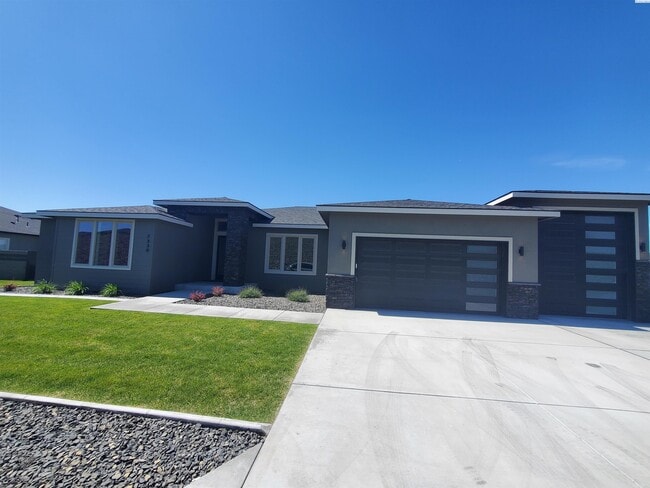 Building Photo - FOR RENT SOUTHCLIFFE Rental