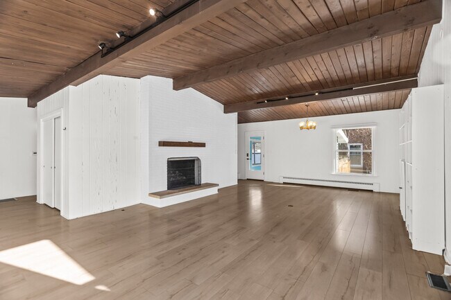 Photo - 537 County Line Rd