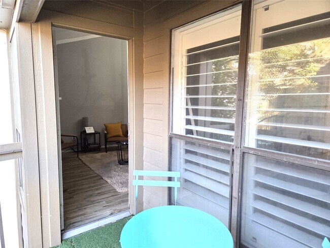 Building Photo - 10053 Westpark Dr Unit 326