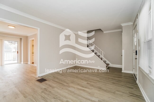 Photo - 3606 Leybourn Ave