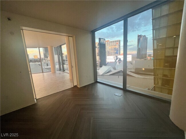 Building Photo - 3726 S Las Vegas Blvd Unit 811