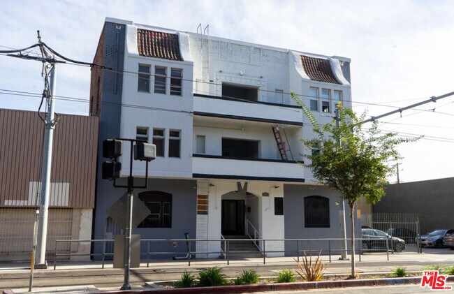 Building Photo - 1420 Flower St Unit 1A Rental