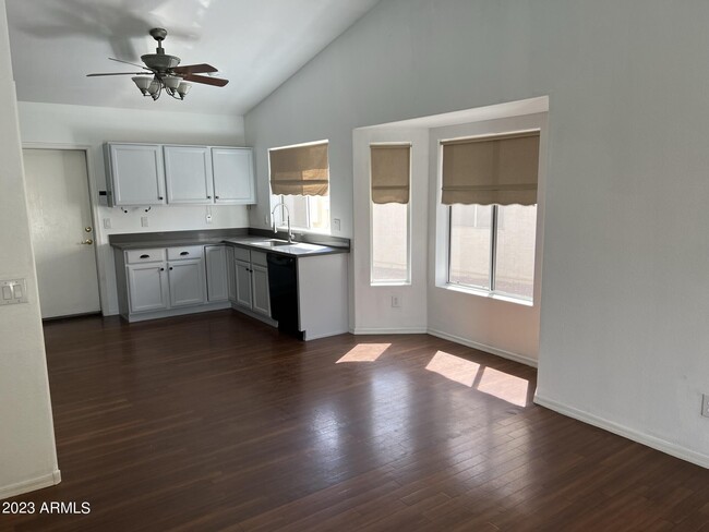 8 W Marco Polo Rd
