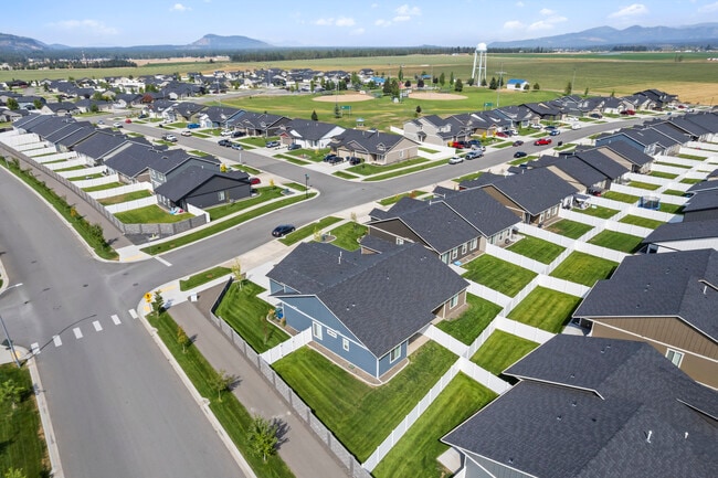 Building Photo - Majestic Villas Rental