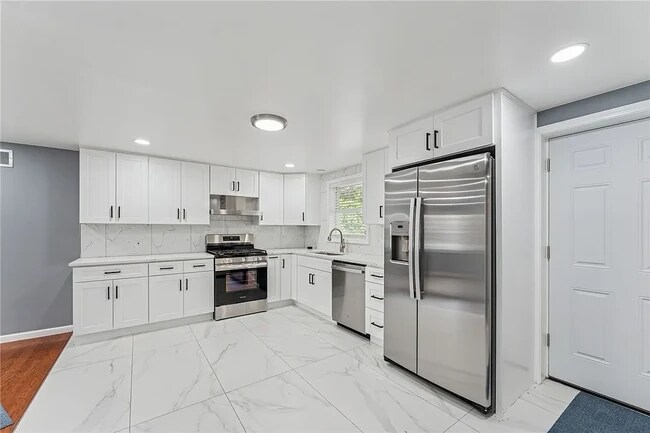 Photo - 3125 Ewart Dr