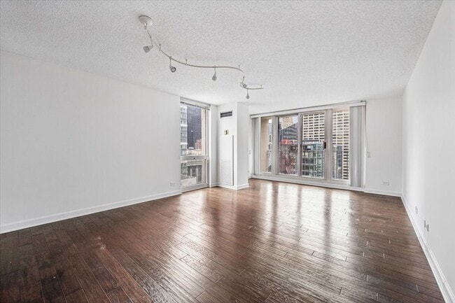 Photo - 200 N Dearborn St Unidad 2502