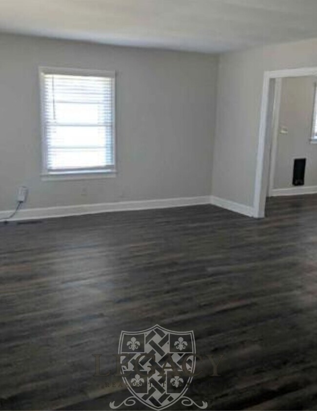 Photo - 210 W Lokey Ave