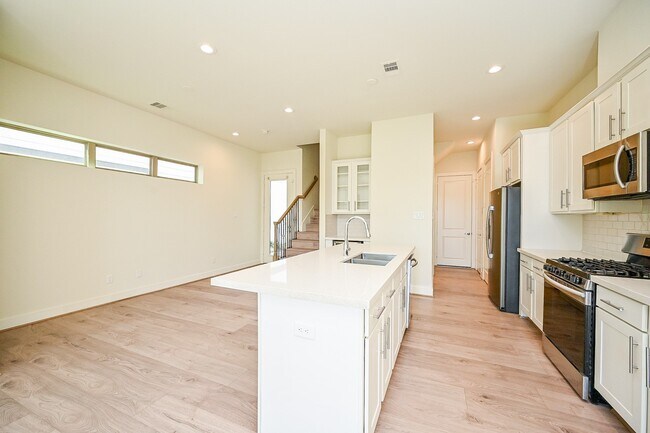 Photo - 1106 Fuschia Rd