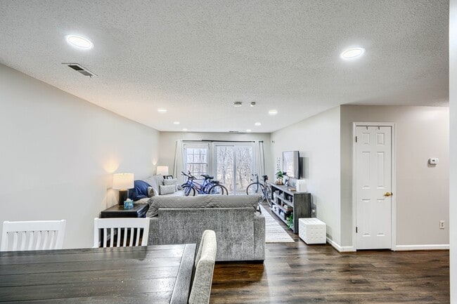 Photo - 4820 Dorsey Hall Dr Unidad #6