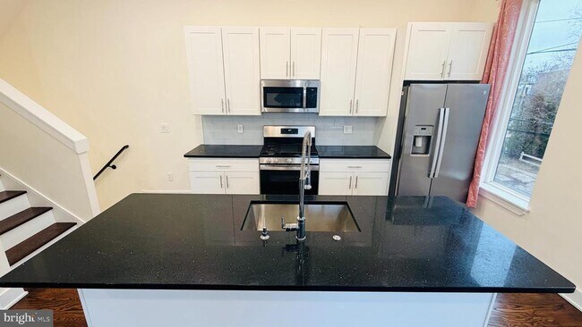 Photo - 1754 N Randolph St Unit 2