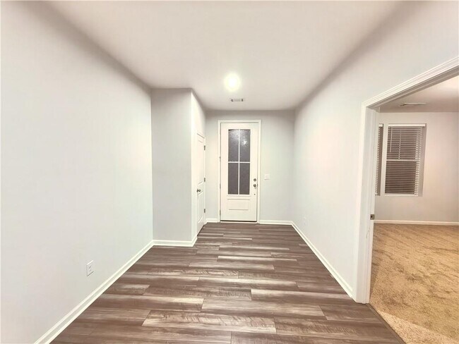 Photo - 2400 Whistler Wy NE