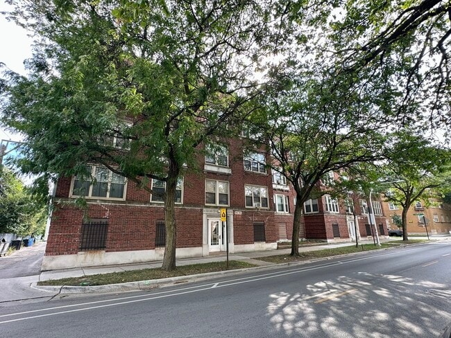 Building Photo - 941 E Marquette Rd Unit 3W