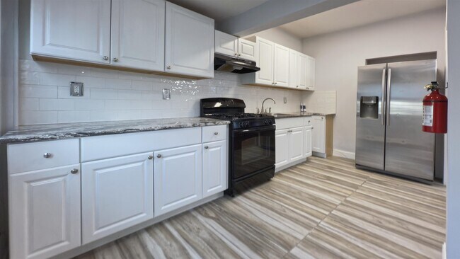 Photo - 273 WOODLAWN Ave Unit #2