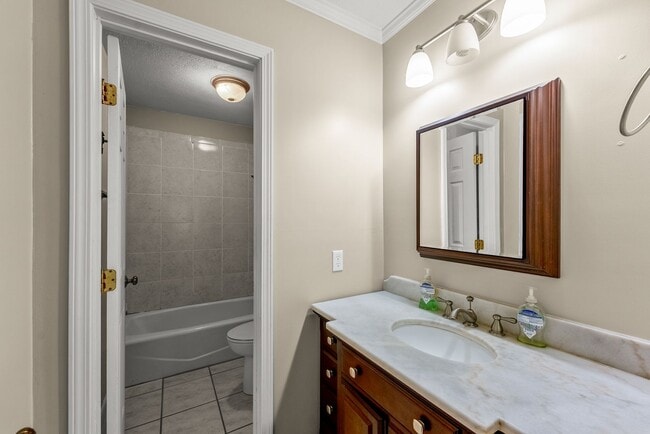 Photo - 2213 Vine St