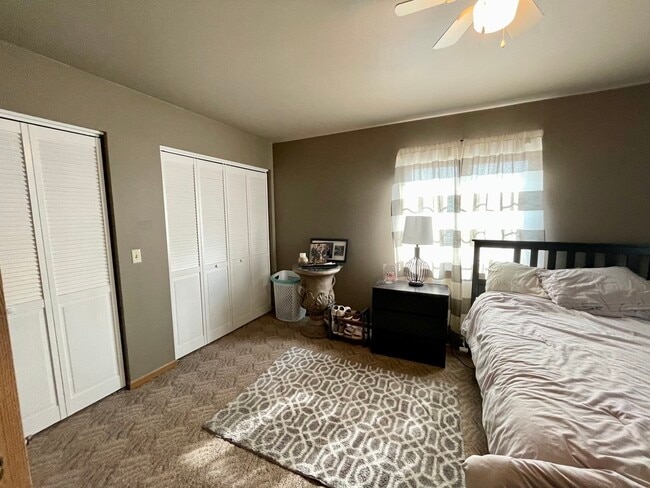 Photo - 76 W Washington St