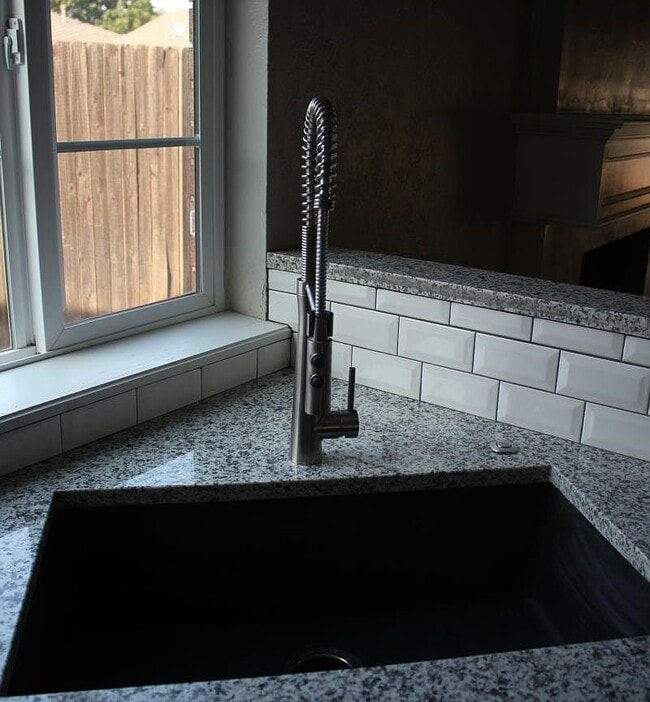 Photo - 700 Pintail Pl