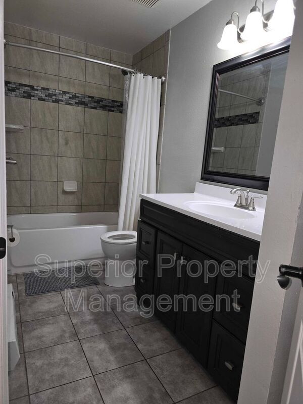 Photo - 4950 King Arthur Way