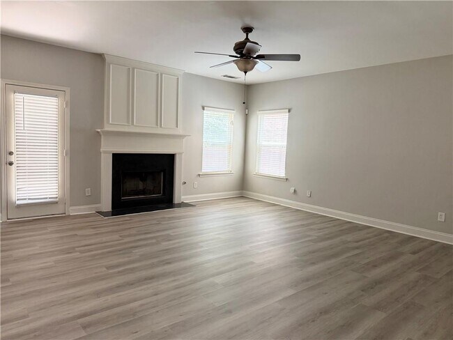 Photo - 3051 Montauk Hill Dr NE