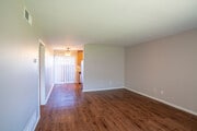 2 BR, 1 BA - 802 SF